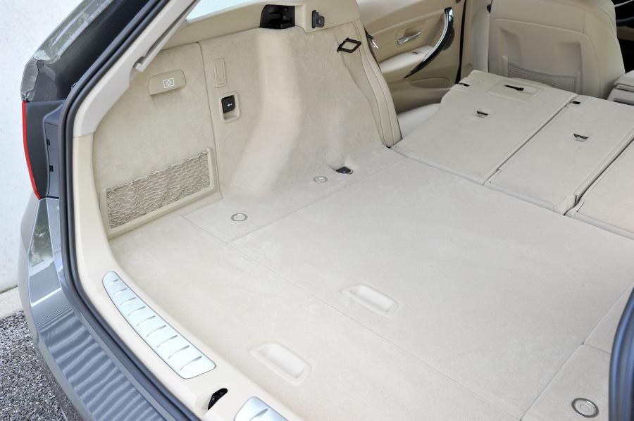  BMW 328i Touring Luxury 2012 года  (фото 50 из 200)